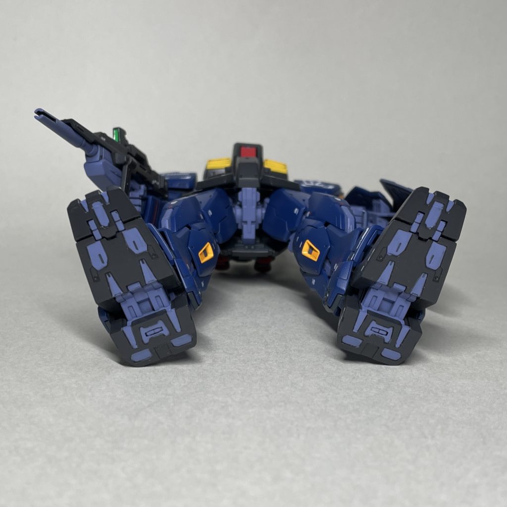 下から RGだと、さすがに足裏の肉抜き穴はありません。