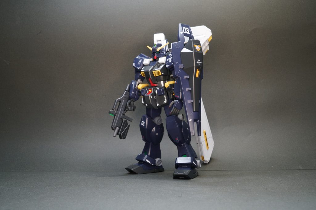 ブルーはナラティブガンダムに使用したダークブルーイッシュパープルを採用しました。イエローは少しグレーがかったイエローにしたかったので西武101系を採用。