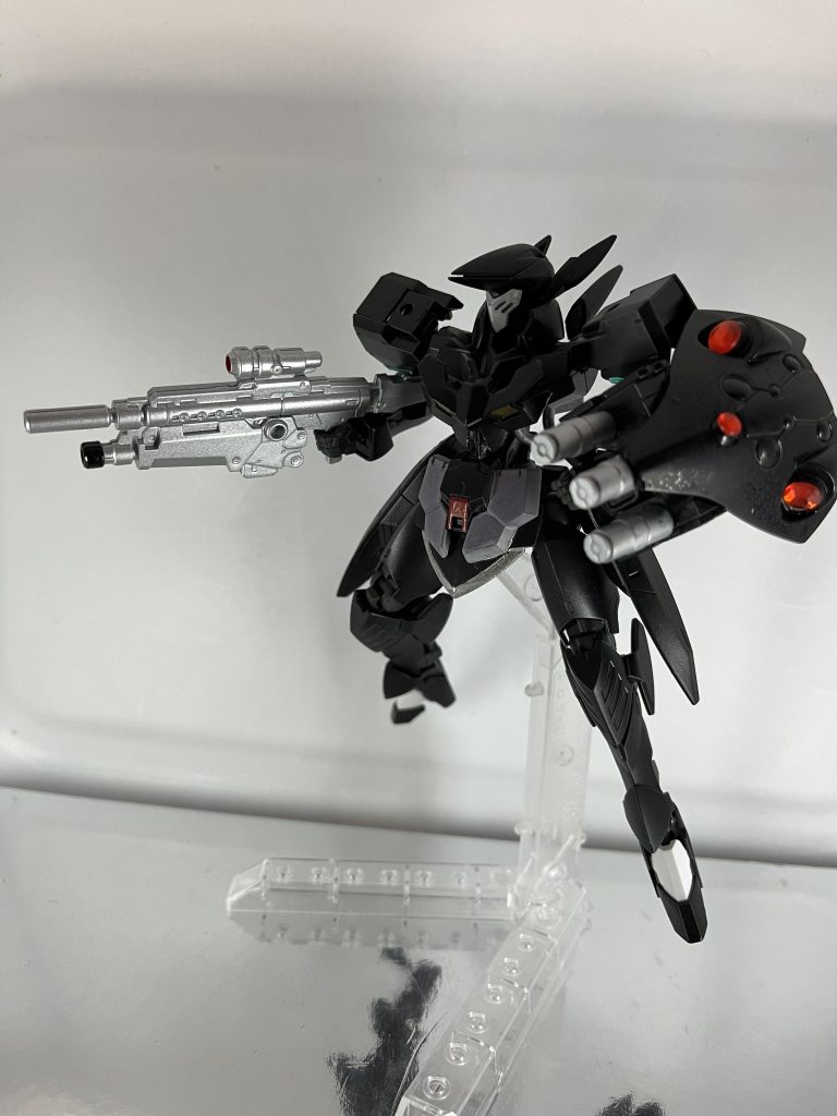 クロスゲート付近から発見された機動兵器をマオ・インダストリーが回収し、PT(パーソナルトルーパー)のパーツで修復した機体。解析した機体名ジークルーネを合わせてゲシュペンスト・ジークルーネ改めゲシュテルーネと名付けられた。