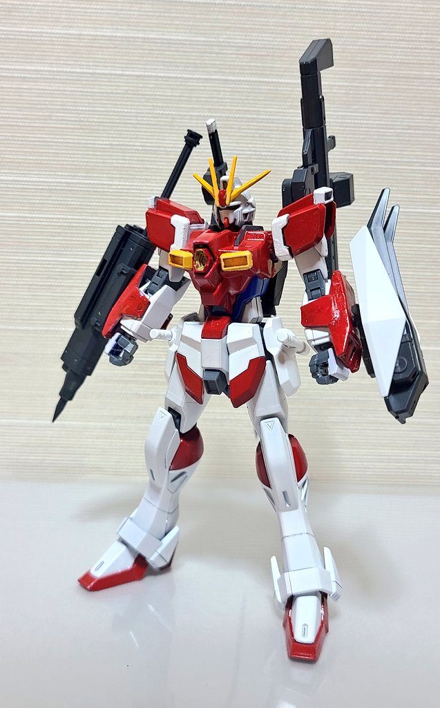 とりあえず陸戦やるなら格闘やらね?ということで色々と境界戦機のパーツを盛った姿。悪くはないけどなんか違うということで没