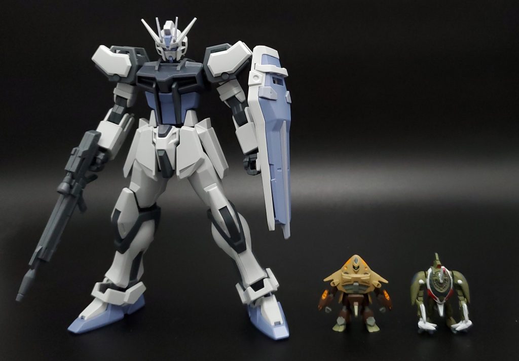 EGストライクと並べてみたり。こう見るとかなり小さいです。