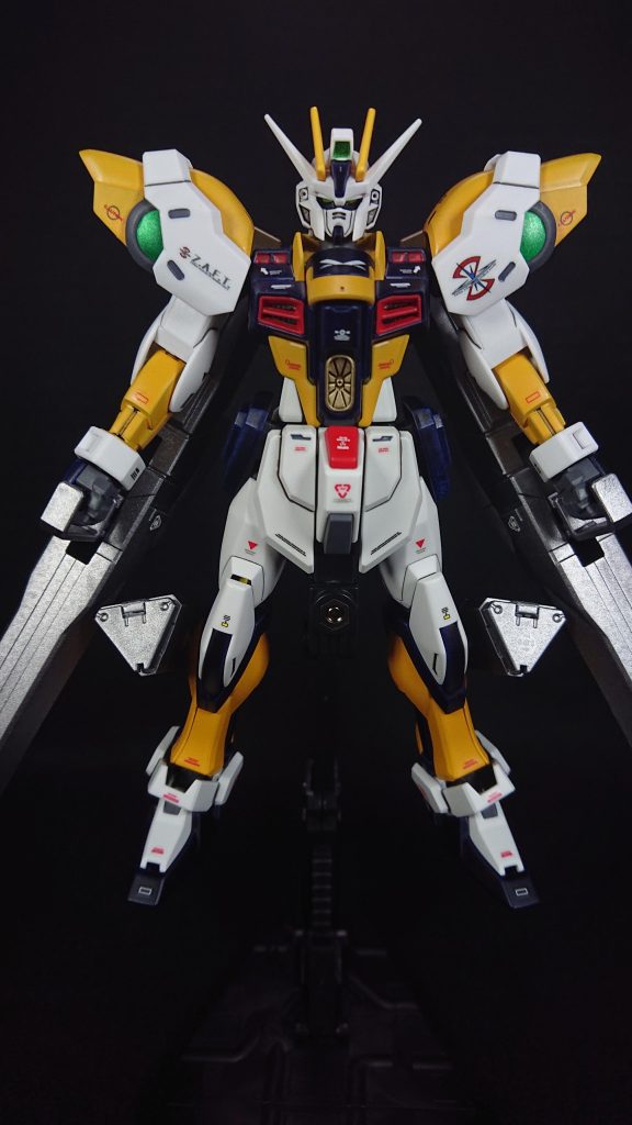 部分塗装にタミヤのエナメル塗料・フラットブラック・フラットイエロー・フラットレッド・ダークグレイセンサー部分にはMr.メタリックカラーGX・メタルイエローグリーン