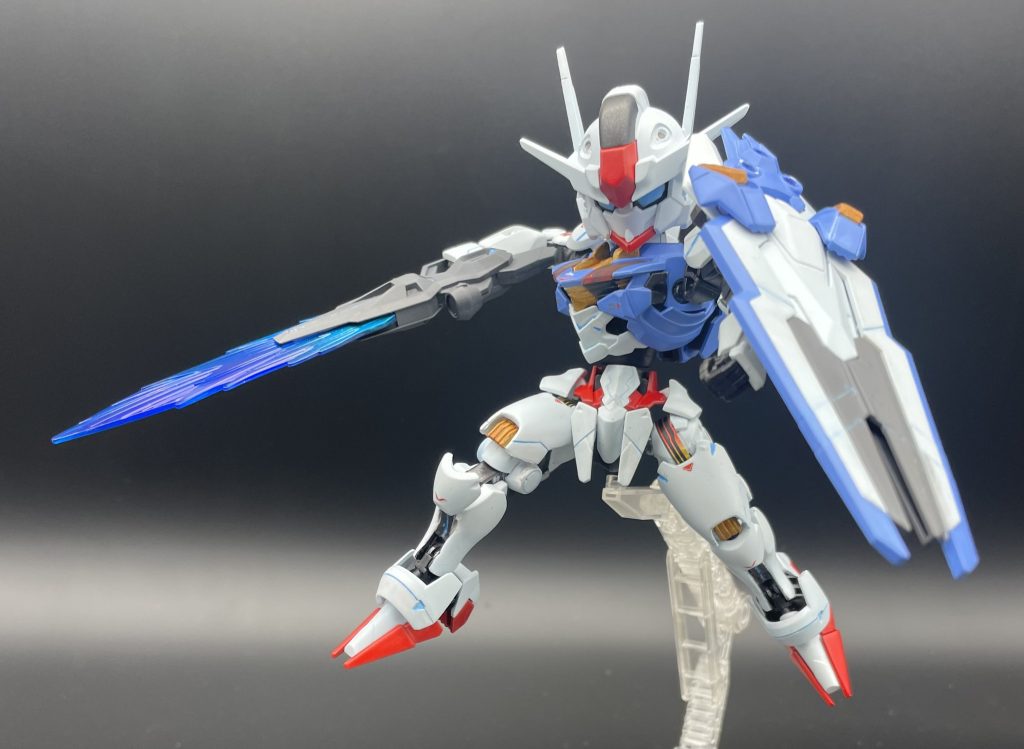 HGのデフォルメ化なかなか楽しいです!!可動域広いし武器がHGサイズなのでなかなか様になるただ白系の塗装はまだまだ苦手です😭次はルブリスをデフォルメ化したいと思います💪💪