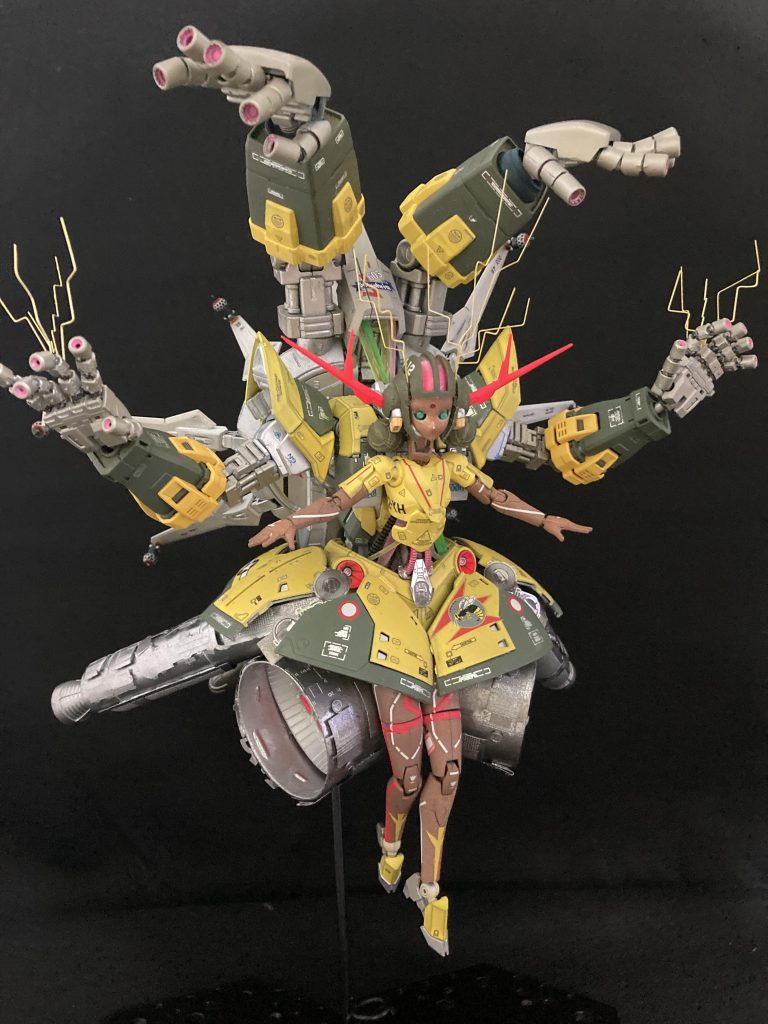 ララァの民族衣装のイエローをベースに、カーキを加えてミリタリ系配色に、