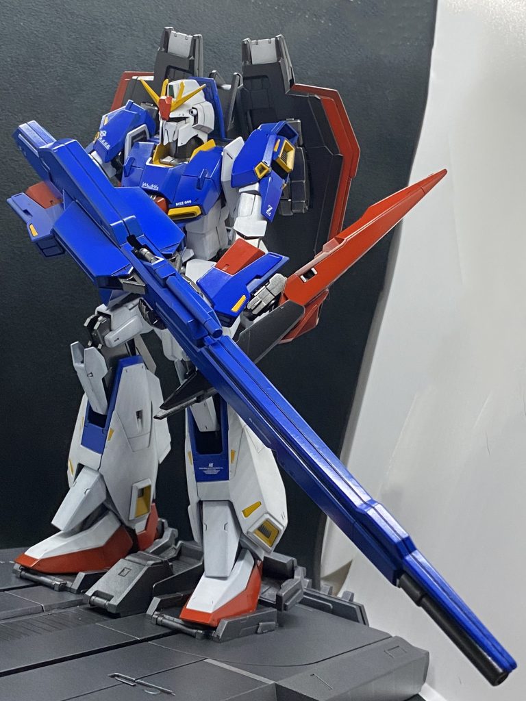 奇跡の!一度限りのポージングに成功!モノがでかいので撮影ブースは120%使用のキャパオーバーこの日の為に温めてきたメガもいつもより長く感じます。そうそう、前傾姿勢に耐えられるようカカトに爪を作ってカタパルトと連結出来るように細工してあります。