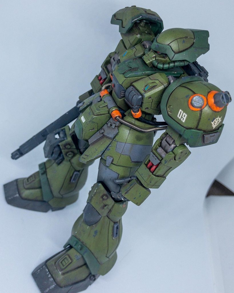 ショルダースパイクと手甲も好みの形ではなかったため、市販とディテールパーツや、プラ板で作成しています。