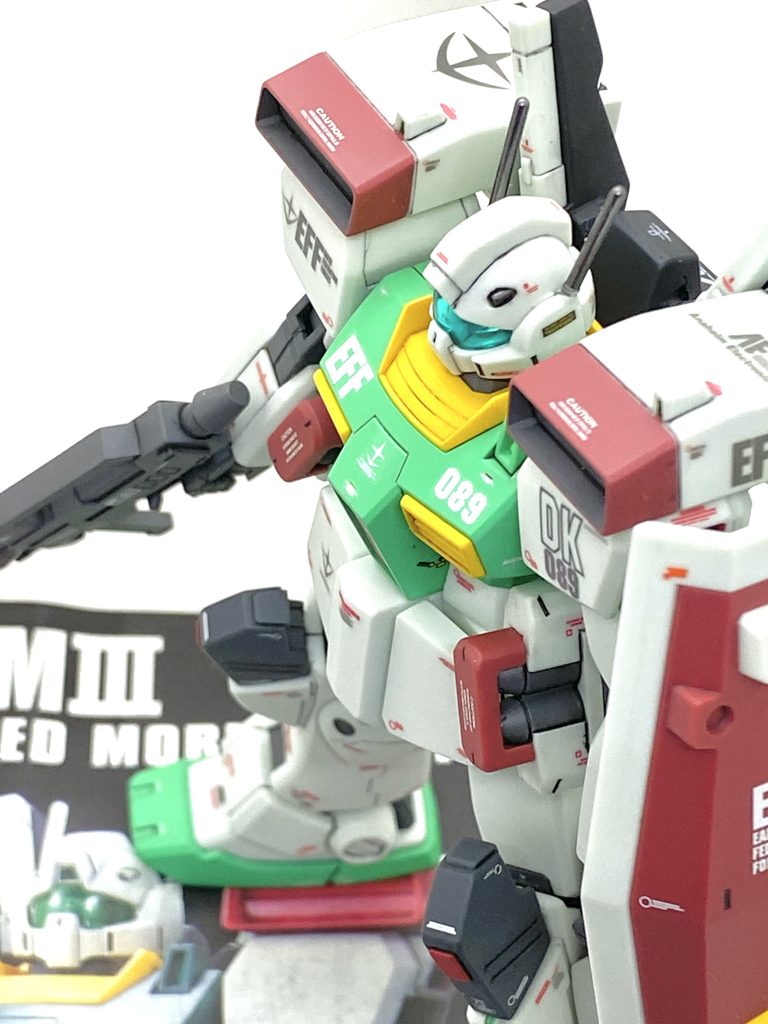 最後は説明書と。ジムⅢは逆襲のシャアにも出ていて、作りたかったので丁度良かったです・・・おかげでHGUC化された逆襲のシャアに出た機体は真の意味でコンプリートしました(笑)。脚のディテールが少々甘いのでタガネで彫り直したのですが大変カッコ良いデザインなので墨入れしますと一気に精密感が増すと思います。ミサイルポッドが沢山付いていますからジム系らしからぬ重武装で作っていて面白かったです・・・本当に何年も待っていた機体でしたから完成すると嬉しいですね。どの作品でも劇中ではやられ役や端役で目立たないのですが良く可動もする好キットなので作られるのをお勧めします・・・ガンダムチームと絡めてもジェガンやギラドーガと絡めても良しなので再版を望みます。ご覧して頂きありがとうございました。