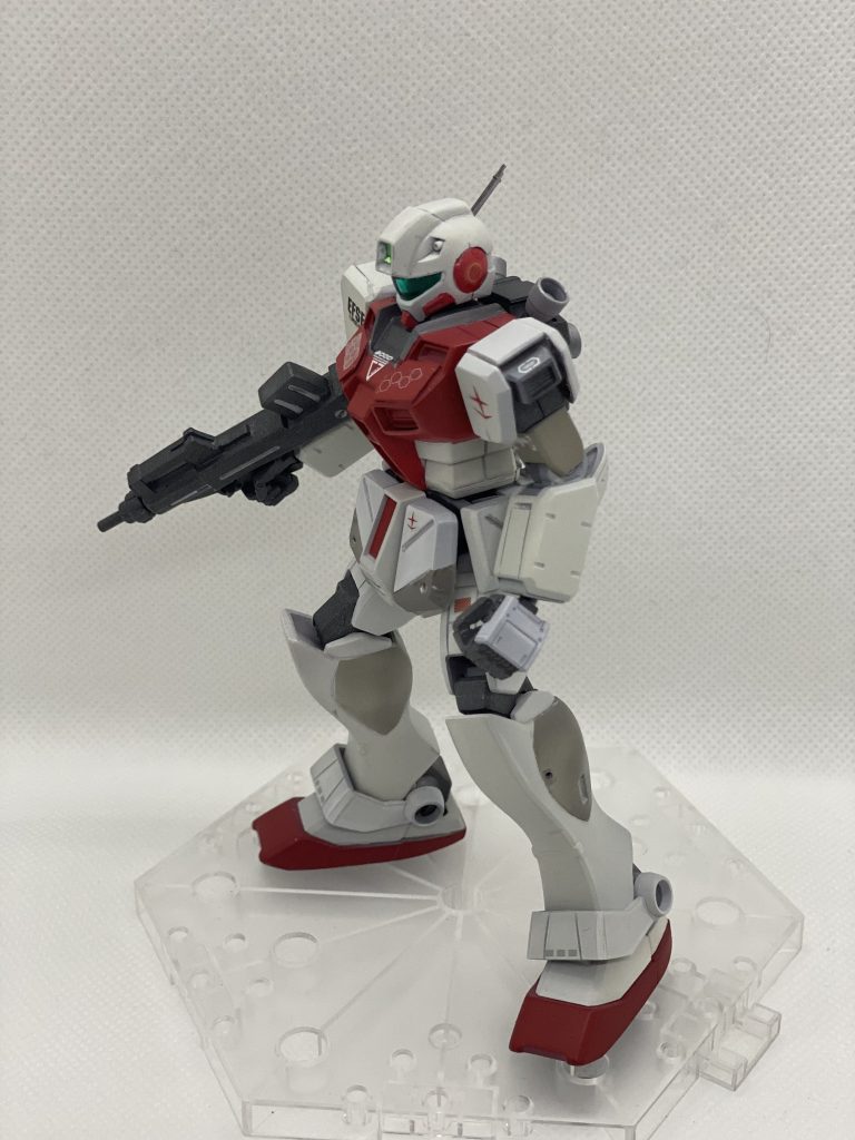 使用塗料機体白部分・クレオス GX1クールホワイト→グレーFS36622（重ね）・ガイアカラー　NグレーⅢ機体赤部分・クレオス モンザレッド関節、武器部分・クレオス ガンダムカラーMSグレー連邦系墨入れ部分エナメル塗料　シルバー