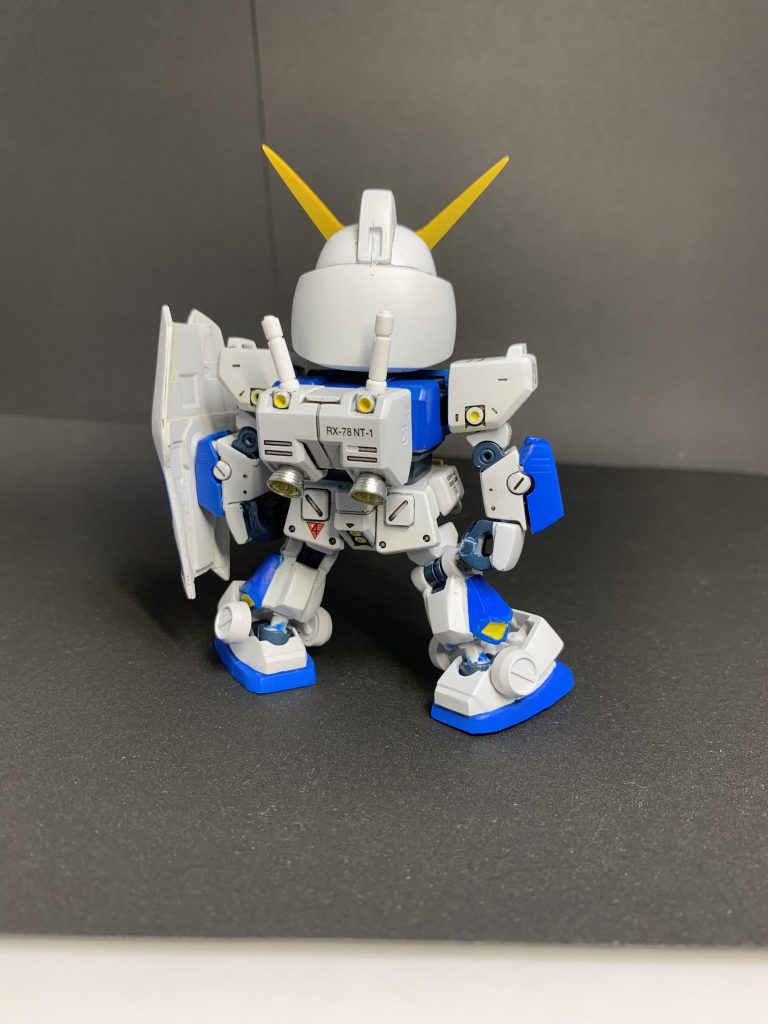 後ろから。シールドもガンダムのものを使ってます。