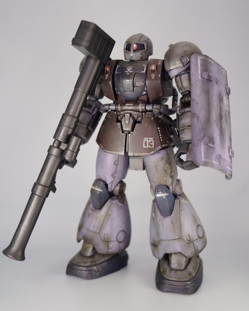 えーと、股下見ないでください。転倒防止でアクションベースを補助で使ってたのですが、本体との取付部の方が抜けて、付いたまま…。今(ガンスタに上げて)気がついた。バズの合わせ目消しもやった気がする。でも失敗してますね。汚し方も、こんなものかな、足りないな、もう少しかな?の思考で汚しすぎてただの汚い作品に。カレーも、ジャガイモ、ニンジン、タマネギを切りながら、少し足りないかも…と思って足していくから、4人前作るはずが8人前になる人。