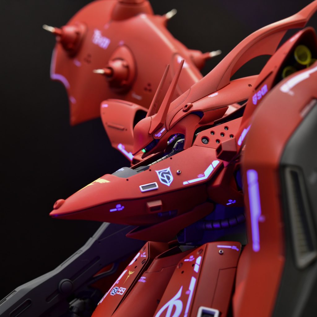 今回はスジ彫りではなくて、ピンバイスとプラ棒を中心にディテールアップしてみました。