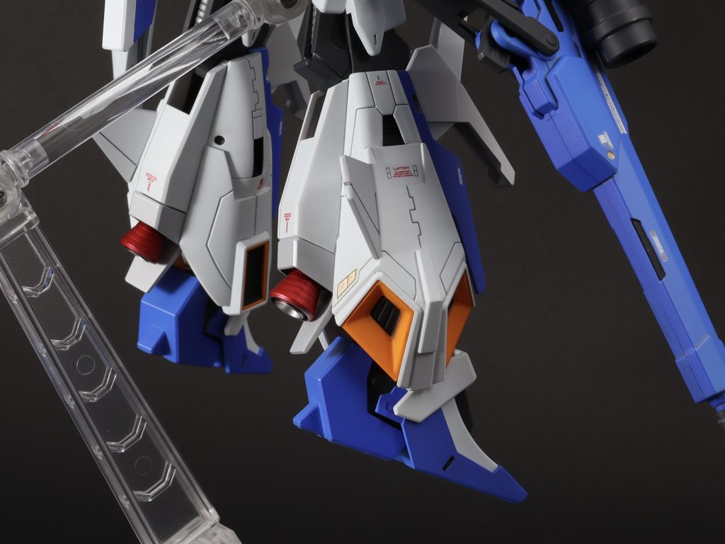 凹み部分はエナメルのブラックでしっかりと塗るのが好きです。