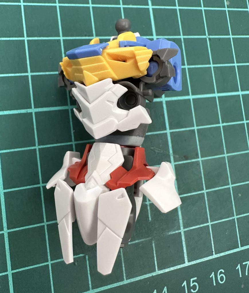 腰の長さは上下の白パーツが干渉しない程度に伸ばしました。