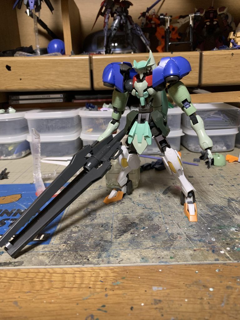 マンロディの両腕、ヘルムヴィーゲの肩アーマーなどのジャンクを使って一通りの人型に。