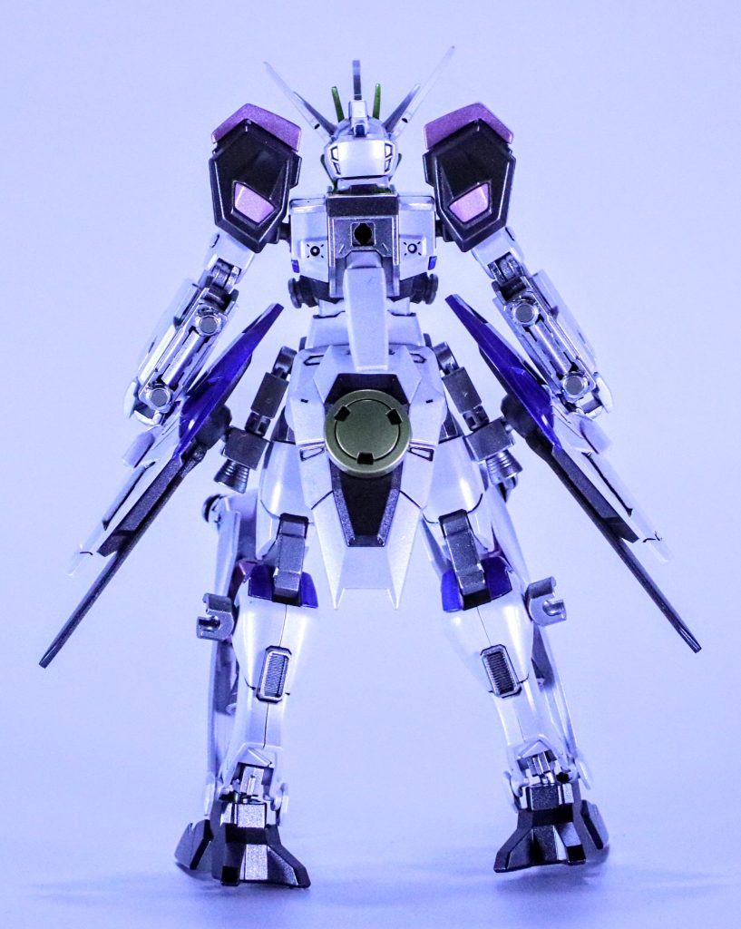 　ストライクFからの主な改修点は「オプション装備の小型・標準化」「新型換装システムの搭載」「各種センサーの強化」となる。　腰部アーマーにストライクFのオプション装備であった「アクセル・パッケージ」「オルタナティブ・パッケージ」「サイコ・グリップ ストライカー」が小型化、標準装備された。