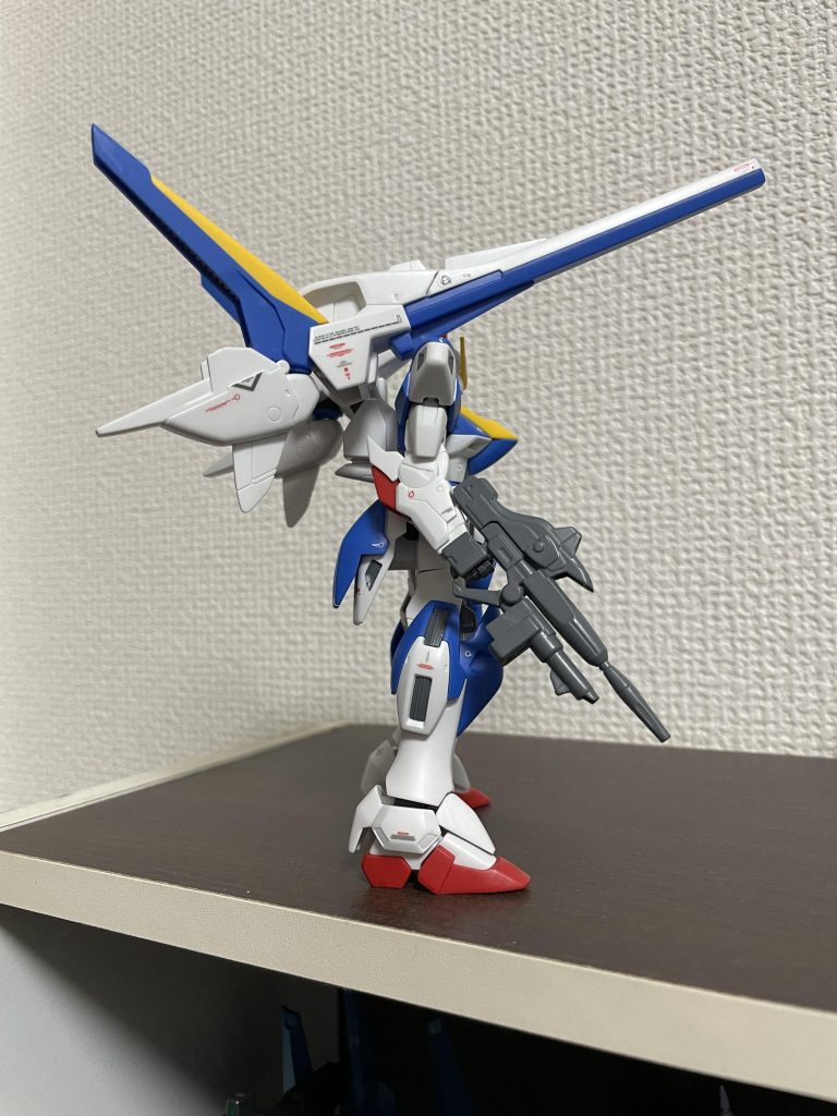 左右非対称なデザインなので側面のデカールはちょっと変化を加えてみました。