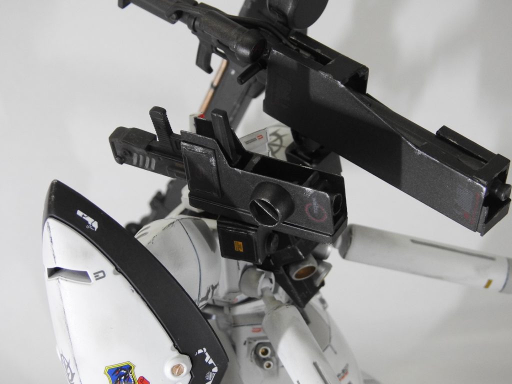 プラ板で作った武装ラックも、もちろん可動します。専用ビームライフルが形状特殊&大きかったので、作るの苦労しましたw