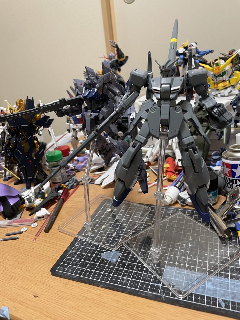 ゼータプラスもこうして雑な作りでも手元で見るとめちゃくちゃカッコいいですね!