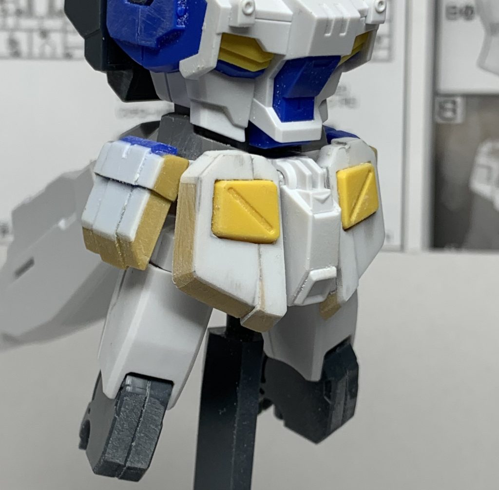 ふんどし類はボリュームが足りず、増加装甲っぽくなかったので、プラ板を貼ってボリュームアップ。