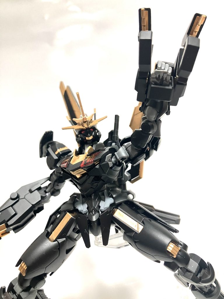 クローを振動させて襲いかかってくるシーン(架空)「お前もガンダムかぁ!!!」