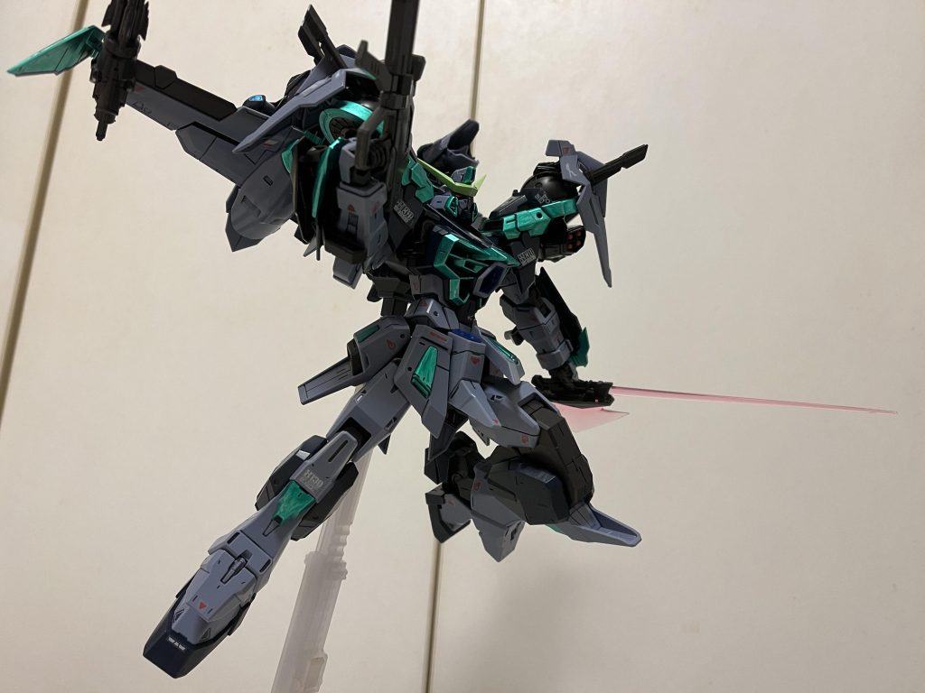 ガントレットは、例えば左手で持つ場合、左腕のを射出して掴むのか、右腕のを掴んで使うのか。どっちなんでしょうね?