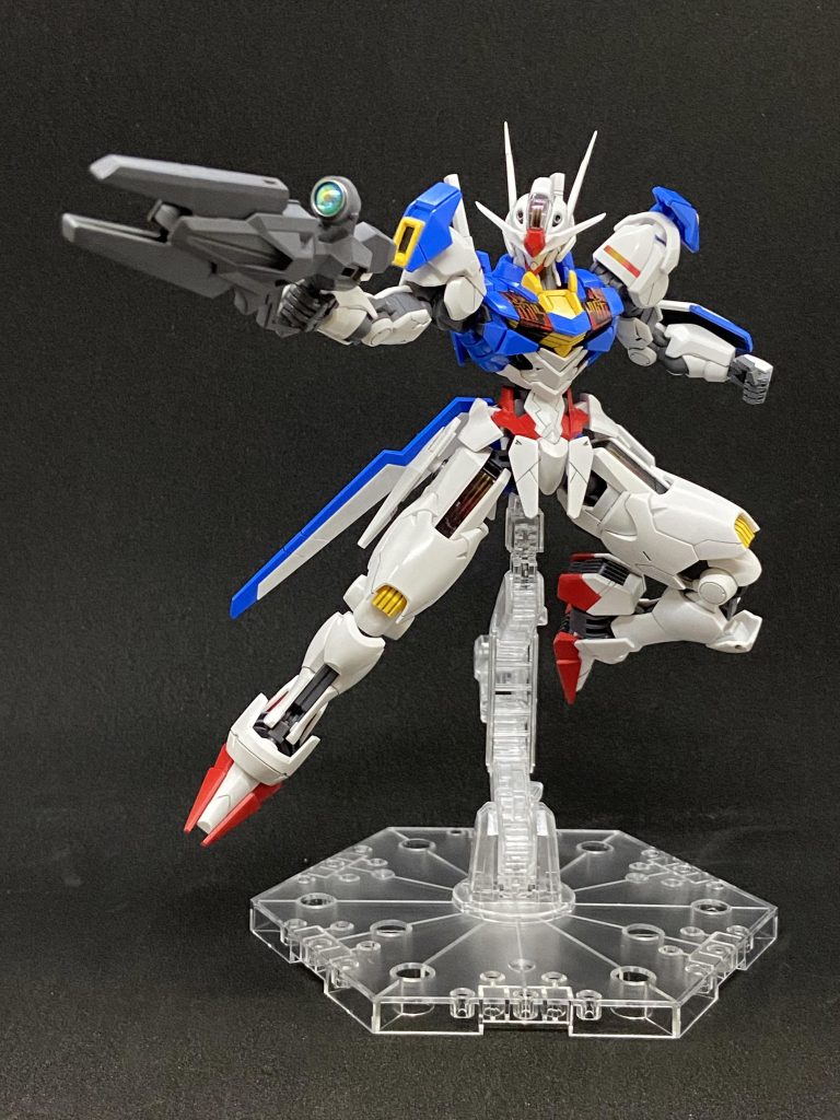 今回は白サフを下地にして、ガイアノーツさんのNAZCAカラーをメインに使ってます。フレームはメカサフヘヴィです。