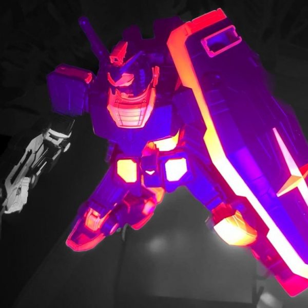 リサキュレーションカラーガンダム　蛍光ピンク