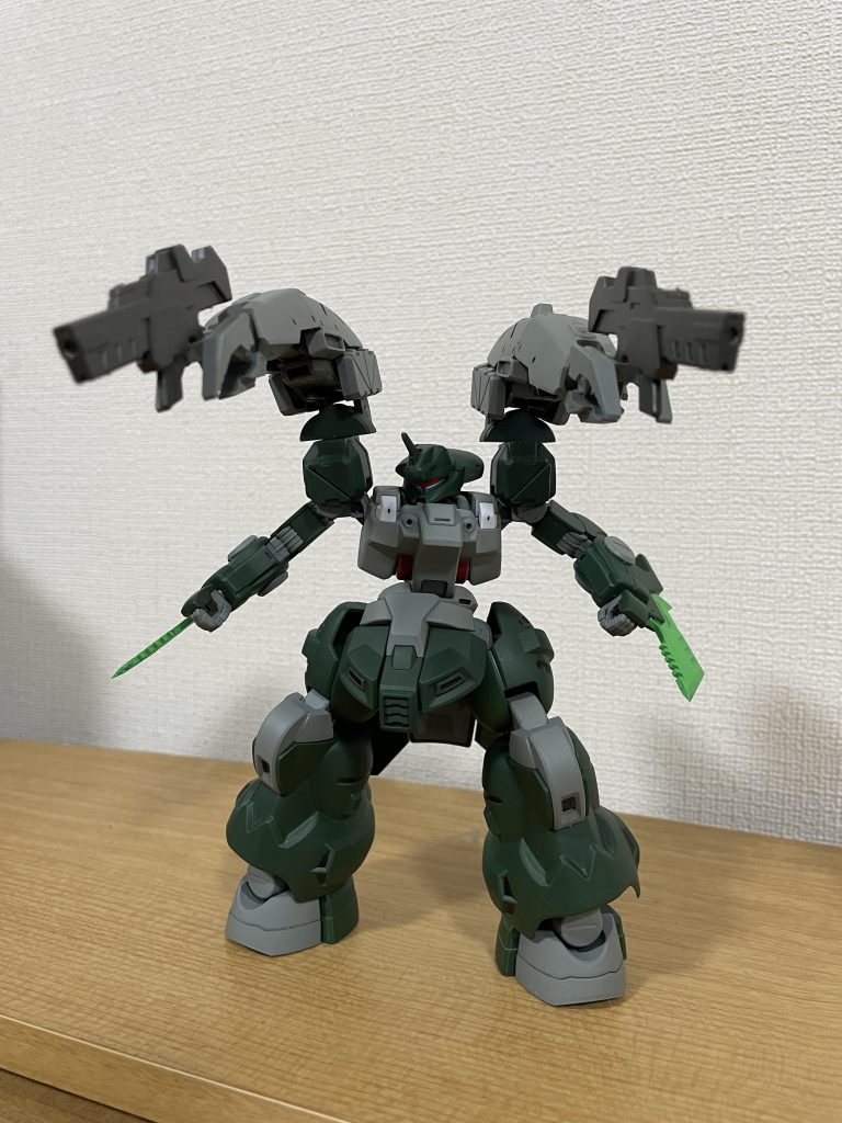 もちのろんビームライフルも装備可能。