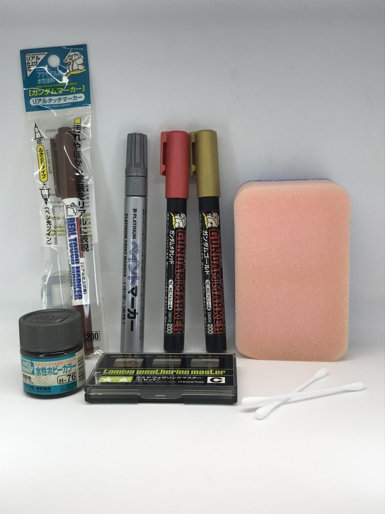 今回のウェザリングで使用した部材たち(たぶん)←過去作品だから記憶が微妙😅綿棒はリアルタッチマーカーを塗った場所をボカす為に使用します匂いもほぼしないし、愛犬に邪魔されながらもリビングで簡単にウェザリングできるのでとてもおすすめであります!!
