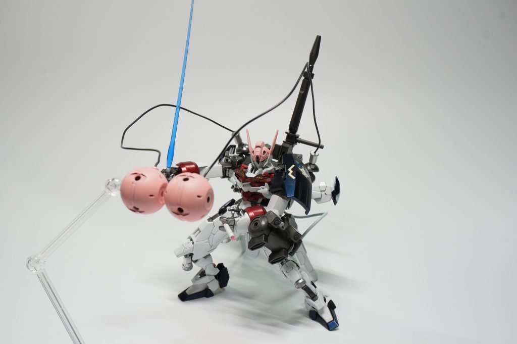 もし、接近された場合、相手がガンダムであっても、抜かりなく装備が充実している。そんな時、キネティックポッドを射出するのである。ぼよよ〜ん。かつみさゆりである。