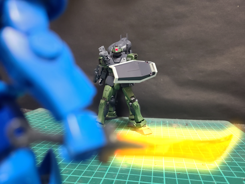 ハウンドδ「で…出たぁぁぁぁ！！ナビィ俺の後ろに！」ハウンドρ「うん！」ハウンドδ「帰りやがれ！ジオンが！」？？？「む！来るか…！」