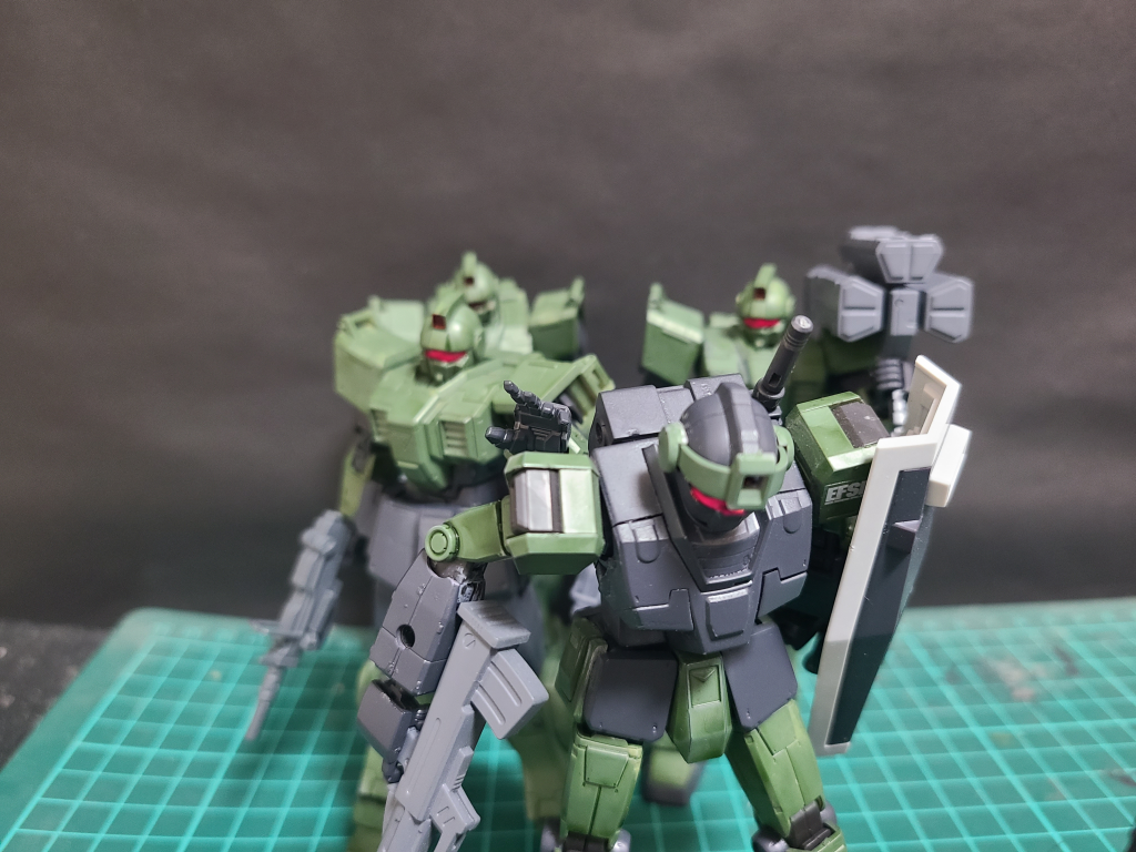 VH兵「どけよ!」ハウンドδ「うお!!」VH兵「邪魔なんだよでしゃばりやがって」