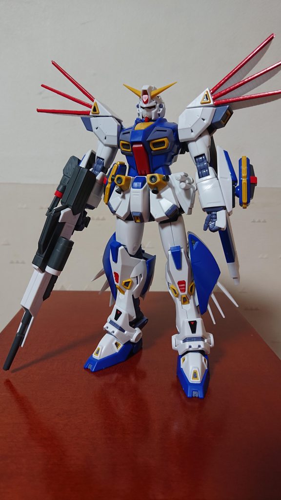 ツインアイとカメラをメタリックオレンジに。