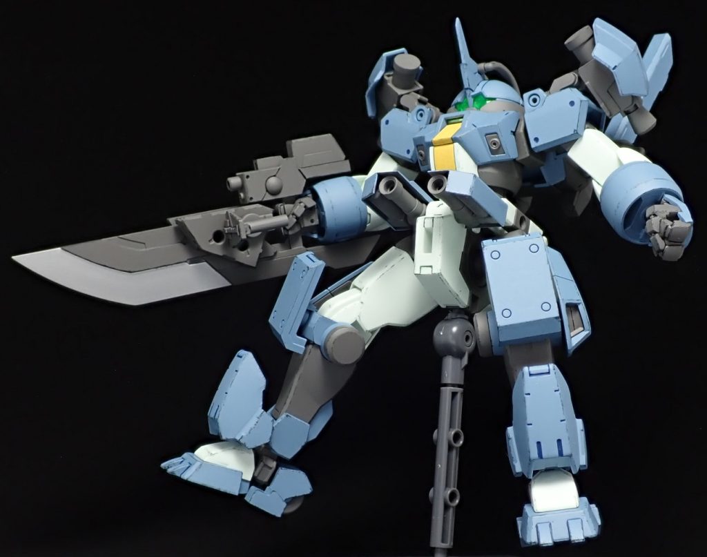 フロントアーマー内にショットガンを装備しています。