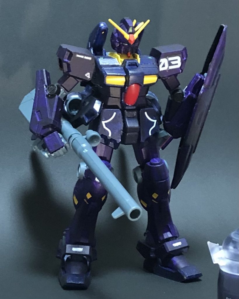 カラーリング変更だけではなんとなく出来が寂しかったので、余ってたデカールを貼りました