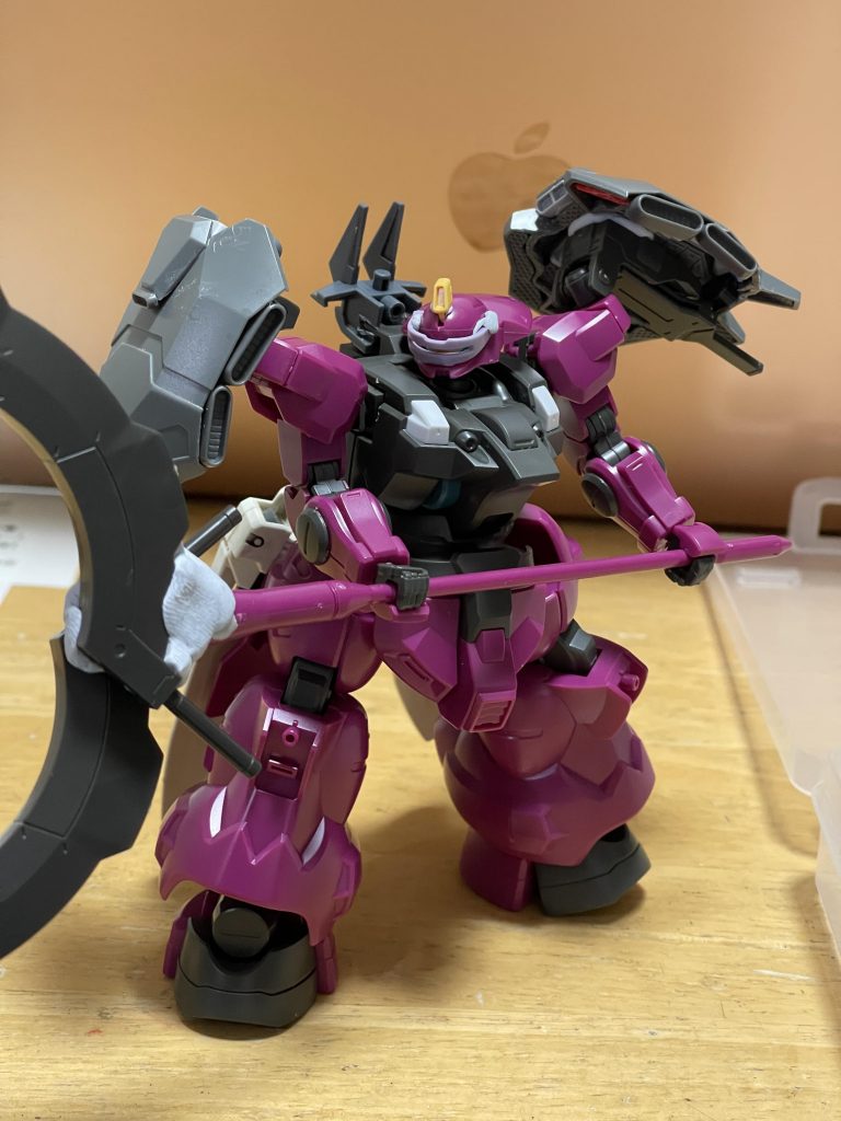 パーツ構成過程。頭部のセンサーは廃止した。武装はユーゴーから拝借したものと融合させた。