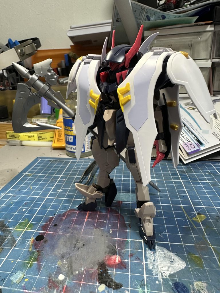 塗装前。バトルアンカーを装備することも考えてましたがそれだと普通すぎるかな...と思ったのでより死神感の強い鎌を制作しました。