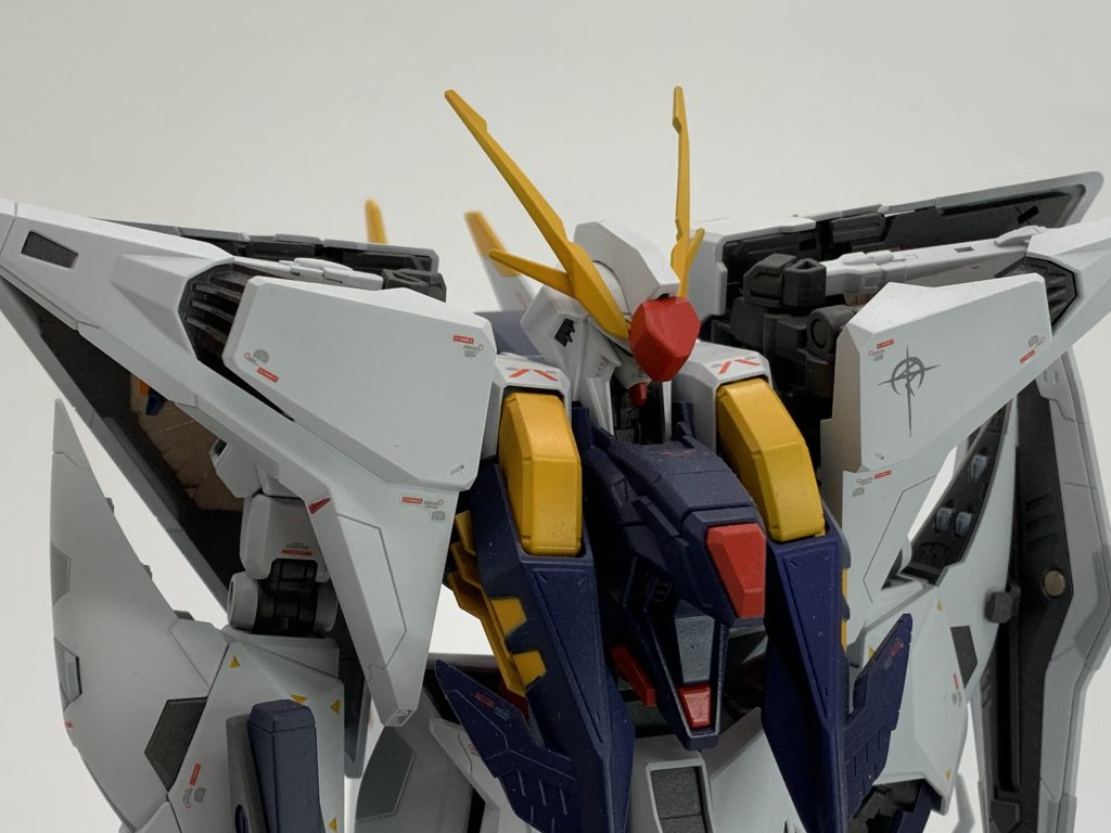 フェイスはνガンダムのものを加工して付け替えました。