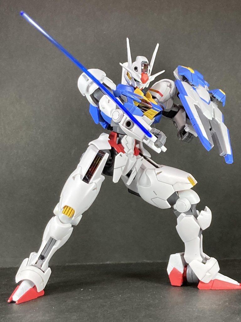 隠れて見えないですが太もものカバー部を少し削って太ももの可動域を少し広げています。