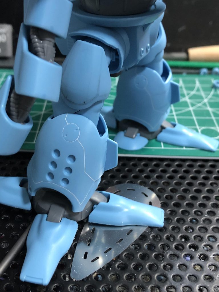 スジボリです。今回は線の深さを均一にすることを意識して行いました。スミ入れした際に非常に綺麗に見えて費用対効果が良かったのでこれからも意識したいですね。