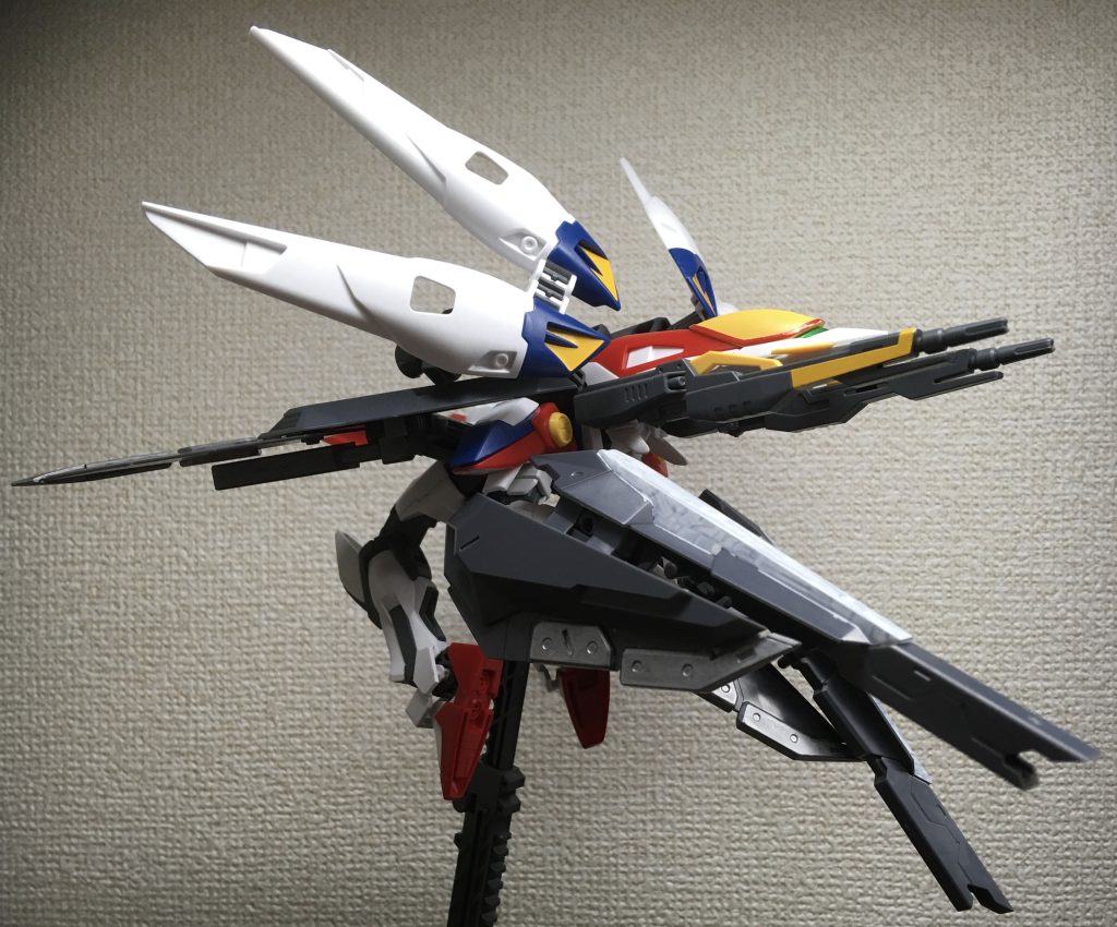 ガウォークみたいな形態この形態で着地することもできますこの形態の時のシールドバスターライフルの持ち方が戦闘時の持ち方です