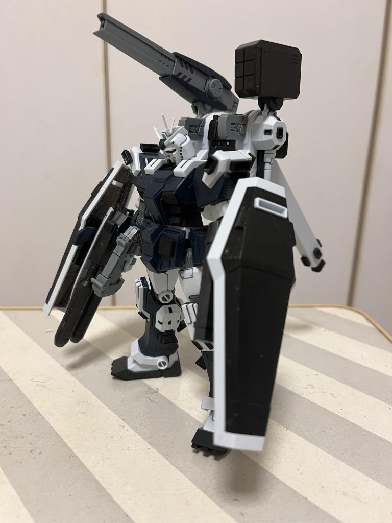 赤い部分がなくなるだけでダークな雰囲気が増えて、良い感じだと思うのですがどうですかね?