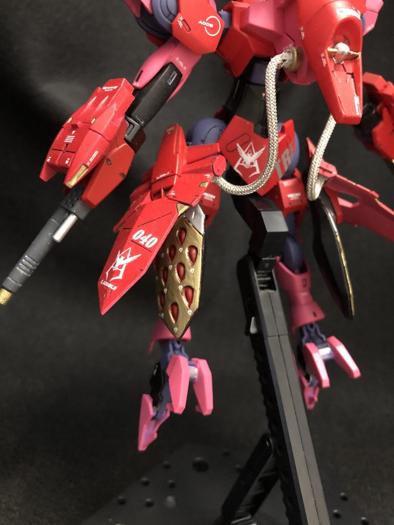 ファンネルスカートは稼働•開口します。塗り分け、発色があまり上手くいかなかったので反省。ゴールドやシルバーの差し色はつや消ししないパターンも試してみたいです。