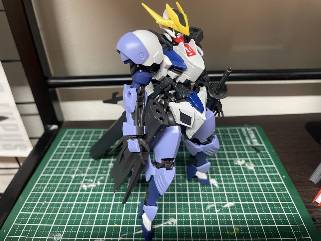 ソードメイス改とテイルブレードとバーストサーベルで敵を駆逐する姿はまさに自由となったマクギリスの理想そのものであった。