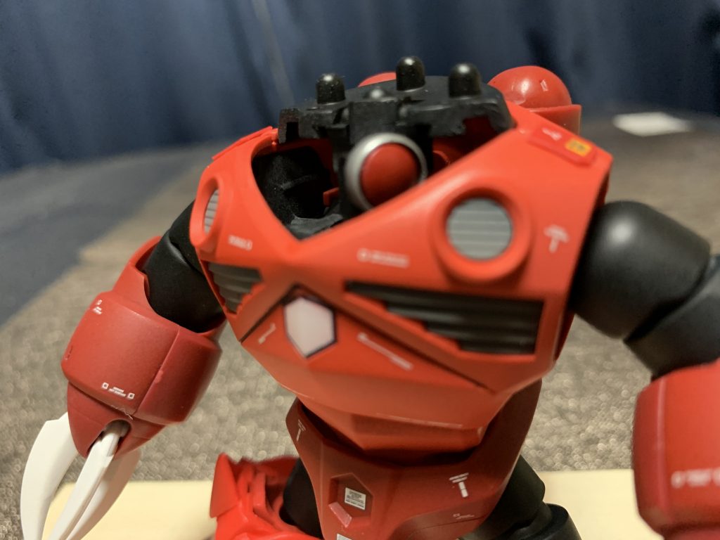 モノアイはシールから丸モールドに変更。可動します。