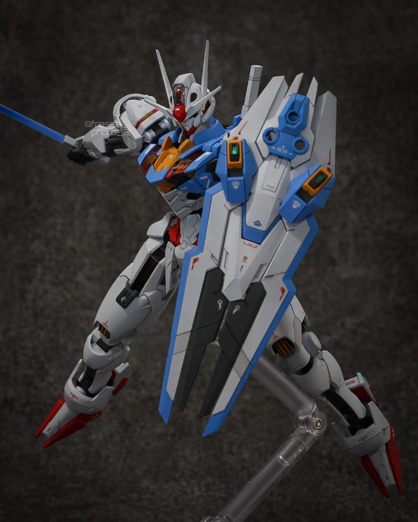 カードゲーム、バトルスピリッツのコラボブースター 魔女の切り札より「白晶防壁」(イラストレーター:けんこ様)のイラストをイメージしたポージング。