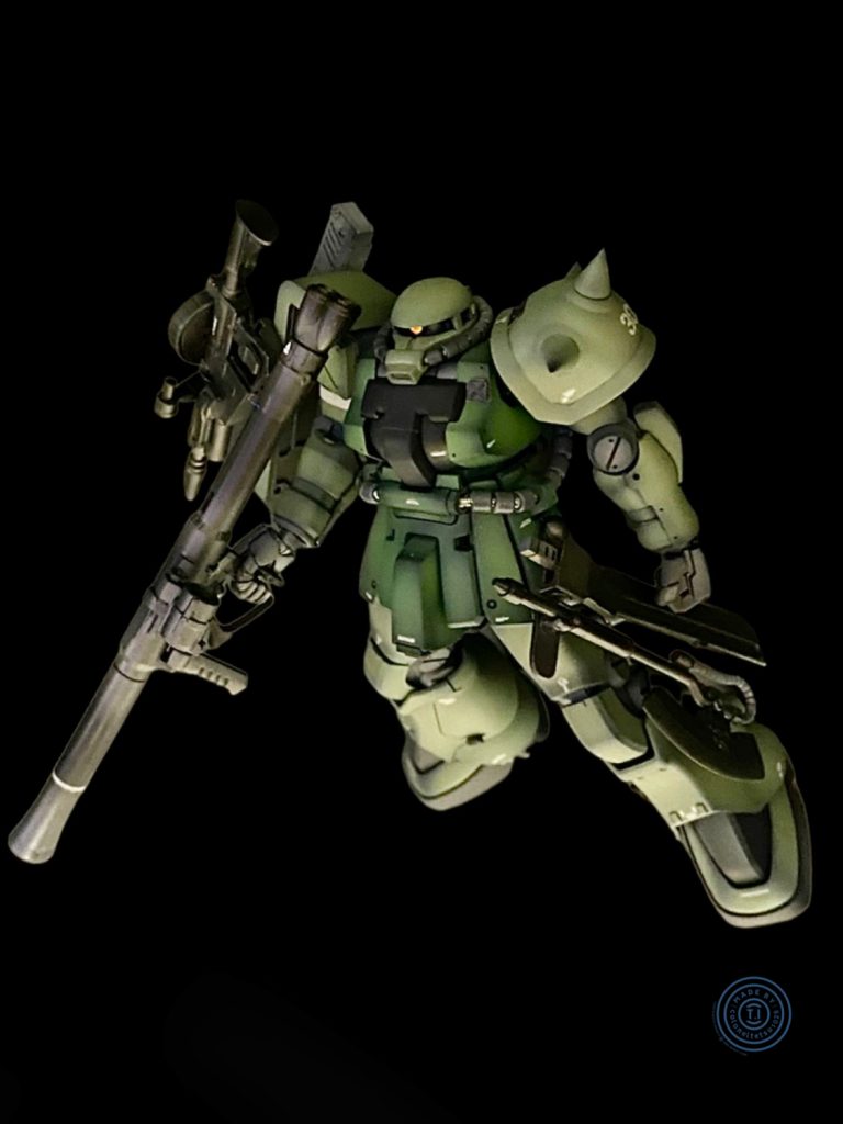 マシンガン×2挺、バズーカ、ミサイルポッド、ヒートホーク、ヒートマチェーテを装備。