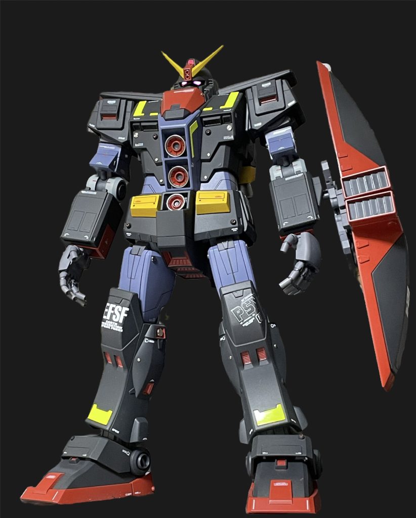 正面ショット。見ての通り、程よくスジボリ、ディテールアップパーツ、メタルパーツを散りばめ、デカールで情報量アップ。マーキングはGFF版サイコガンダムをオマージュ。PGとまではいかないけど、まぁ見れるレベルにはなったかと。