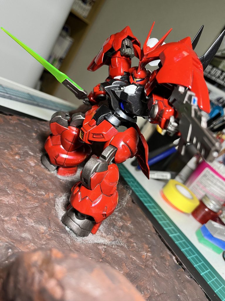正面からジオラマはガンダム水星の魔女の戦闘シーンを意識してみましたみなさんは撮影時の背景は何を使用してるのか、宜しければ教えて頂きたいです😂
