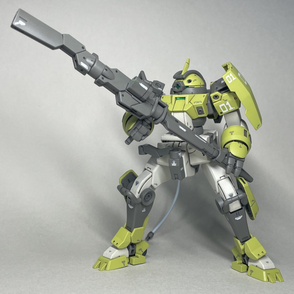 追加画像 そのため、無改造でも武器を前に突き出した大胆なポーズが付けられました😊